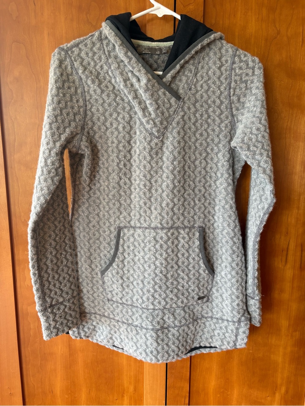 Prana beautiful, warm Gray Textured Hooded Pullover very good clean condition